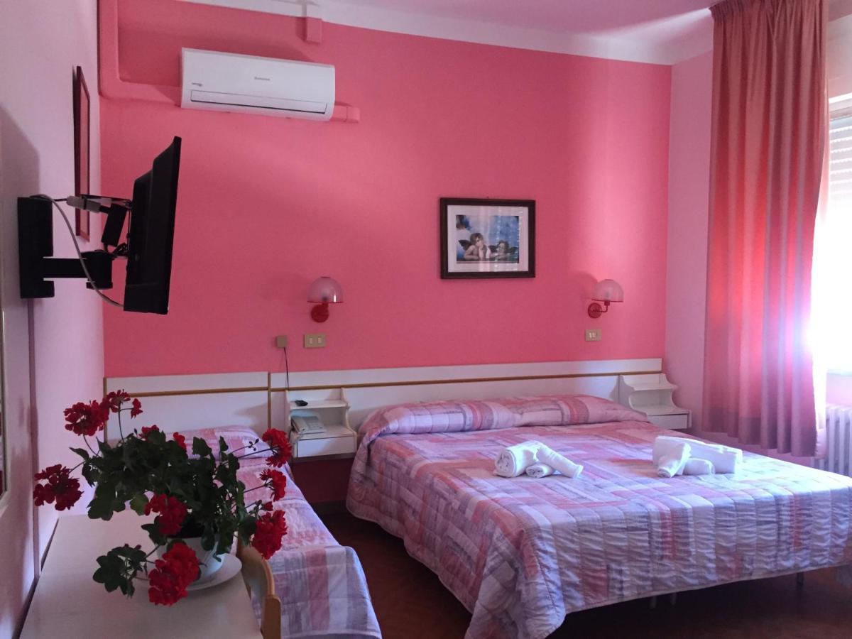 Hotel Ellymar Вада Экстерьер фото