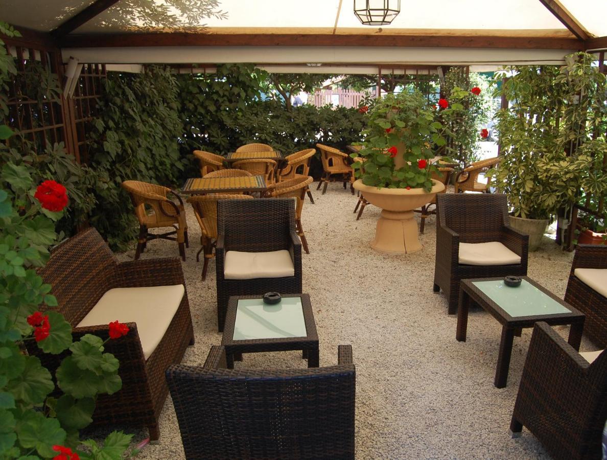 Hotel Ellymar Вада Экстерьер фото