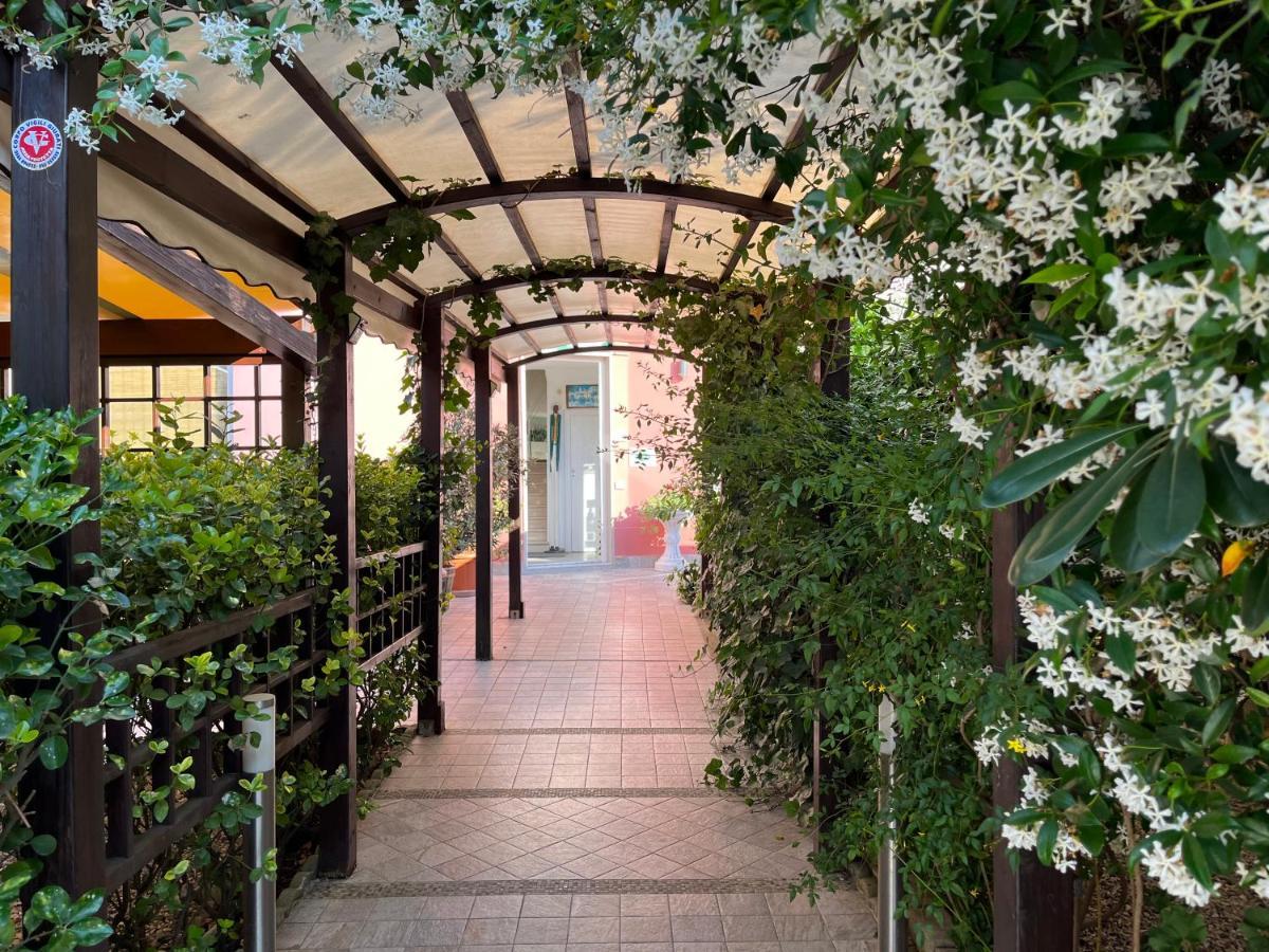 Hotel Ellymar Вада Экстерьер фото