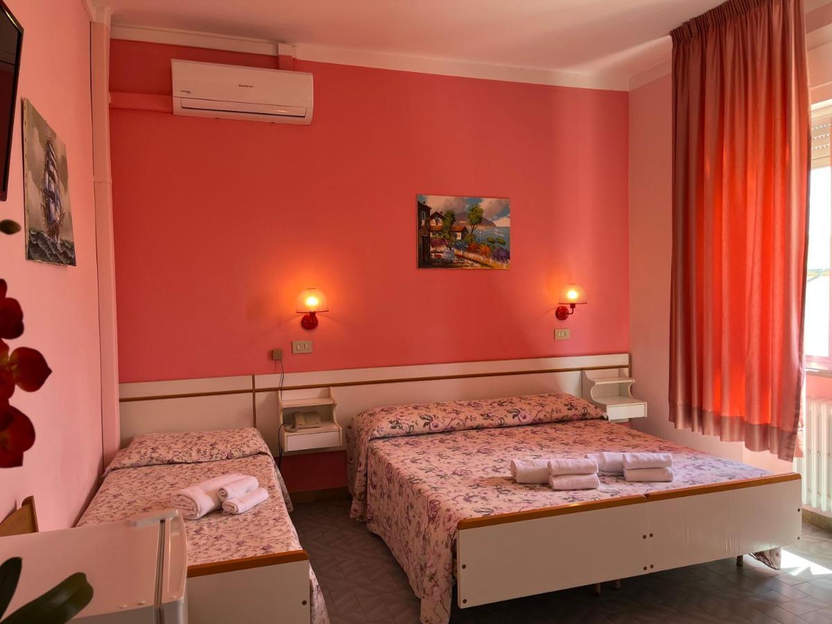 Hotel Ellymar Вада Экстерьер фото